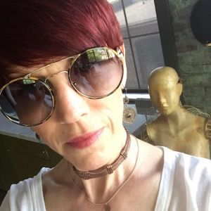 Meet your Posher, Deborah